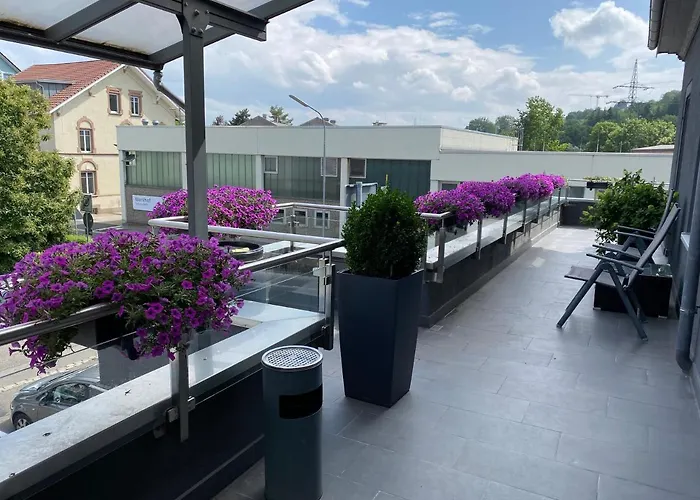 Guenstiges Gruenes Ferienzimmer Mit Separater Moderner Dusche