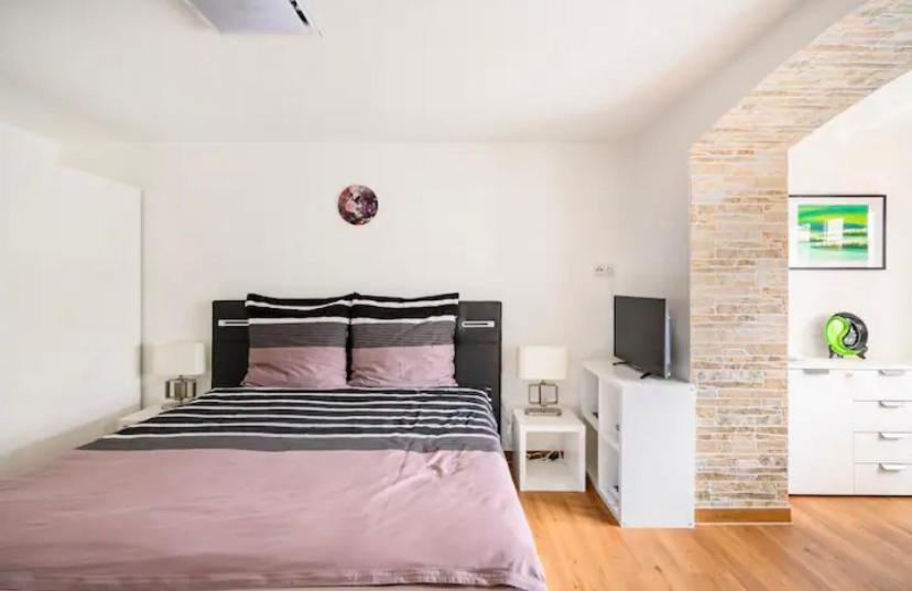Guenstiges Gruenes Ferienzimmer Mit Separater Moderner Dusche Apartment *