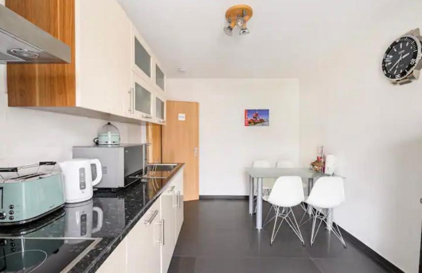 Appartement Guenstiges Gruenes Ferienzimmer Mit Separater Moderner Dusche