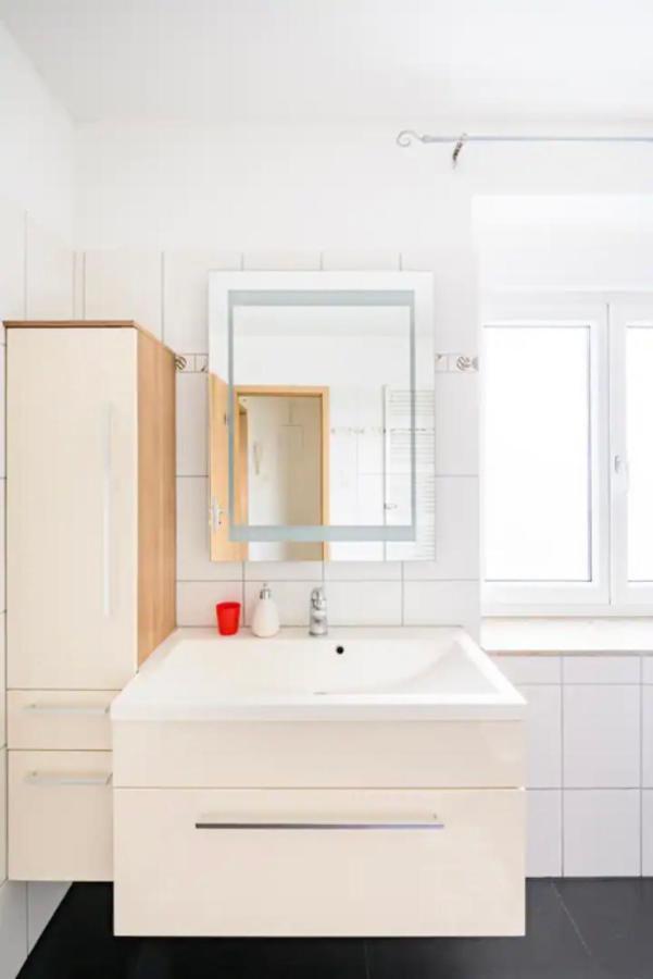 Guenstiges Gruenes Ferienzimmer Mit Separater Moderner Dusche * Lörrach