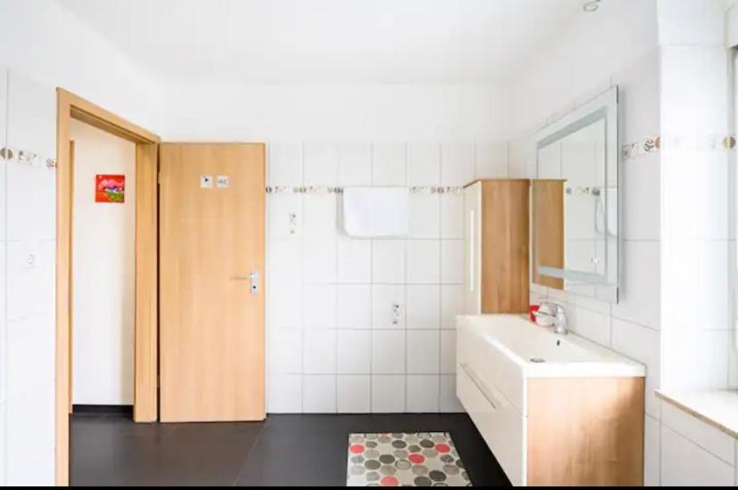 Appartement Guenstiges Gruenes Ferienzimmer Mit Separater Moderner Dusche